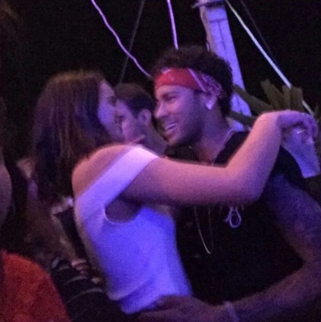 Após separação, Neymar e Bruna Marquezine se encontram em show no Rio