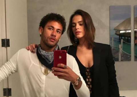 Bruna Marquezine apaga fotos com Neymar e os dois deixam de ser seguir nas redes sociais