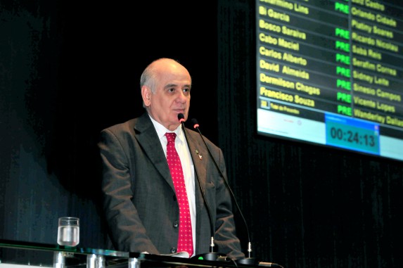 Serafim diz que greve foi manipulação política e alerta para novas paralisações