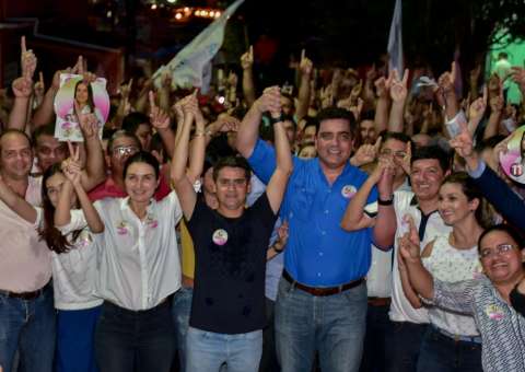 Rebecca Garcia faz caminhada no Morro da Liberdade
