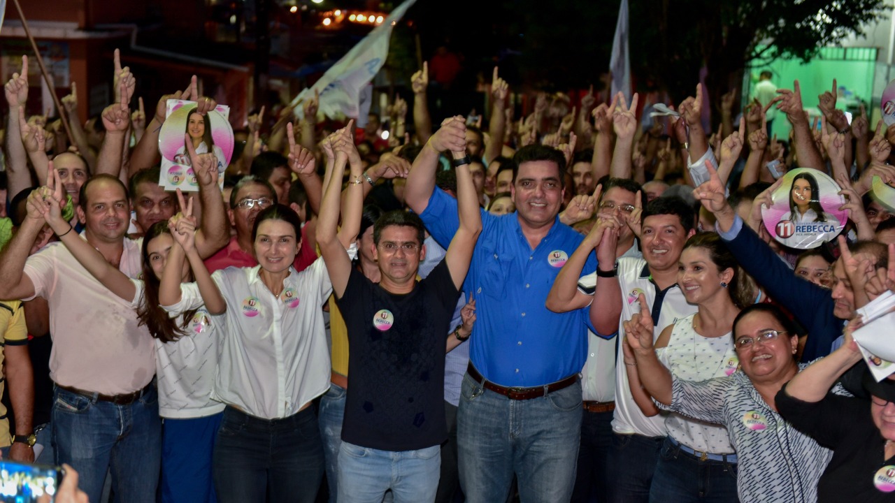 Rebecca Garcia faz caminhada no Morro da Liberdade