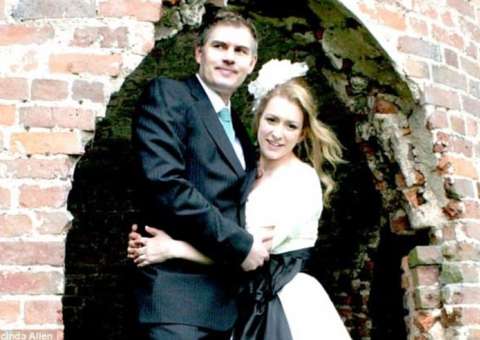 Mulher sofre derrame após orgasmo e vai parar em cadeira de rodas  