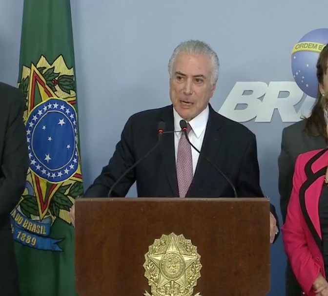 Brasileiros se revoltam com pronunciamento de Temer e presidente é atacado na web