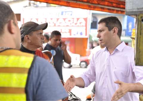 Marcelo Ramos realiza campanha corpo a corpo na zona Oeste de Manaus 