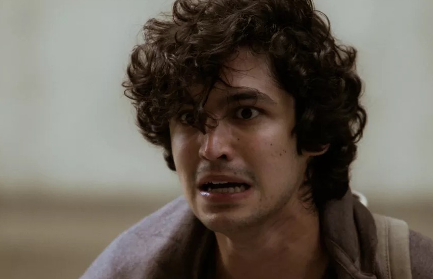 Atores e figurantes de 'Os Dias Eram Assim' se desesperam com tiroteio durante gravações 