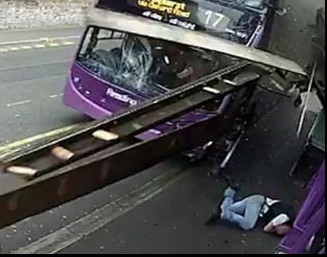 Homem é atropelado por ônibus, sobrevive e vai para bar   