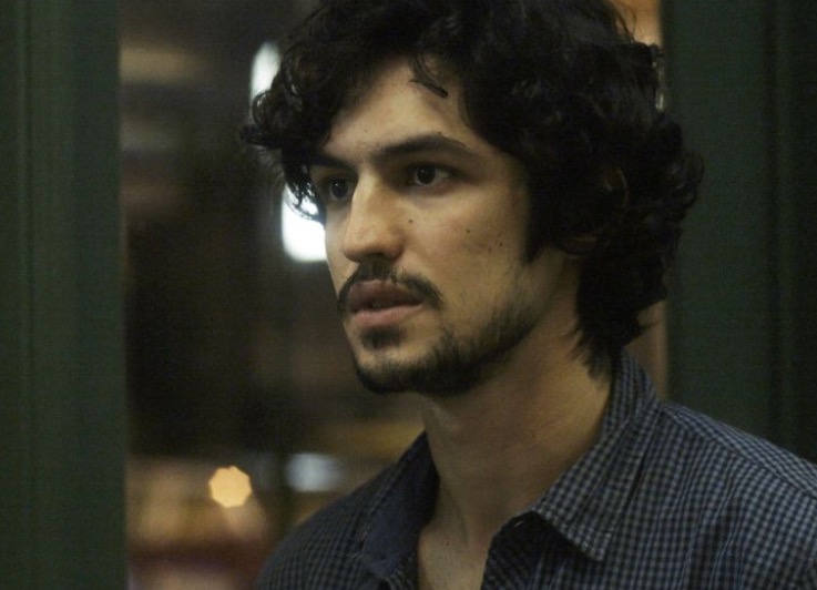 Gabriel Leone relata pânico durante tiroteio em gravações de minissérie da Globo