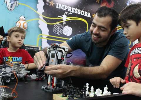 Workshop para crianças ensina como montar e programar um robô