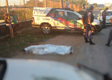 Acompanhado de namorada, homem é executado com tiros na cabeça em Manaus