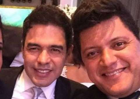  Irmão de Zezé Di Camargo, cantor gospel rebate críticas por namorar jovem de 20 anos
