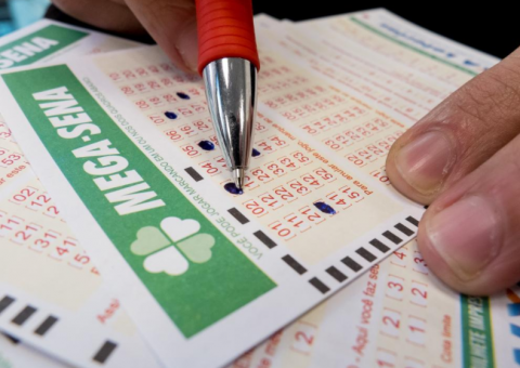 Ninguém acerta a Mega-Sena e prêmio acumula em R$8 milhões