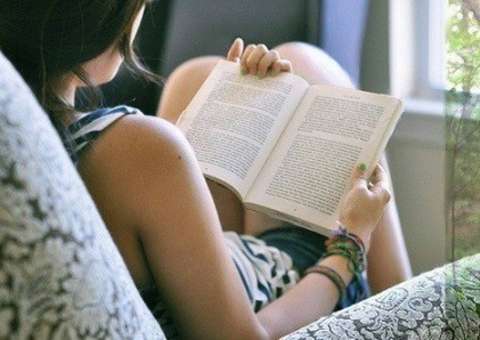Quem lê regularmente vive mais, diz estudo