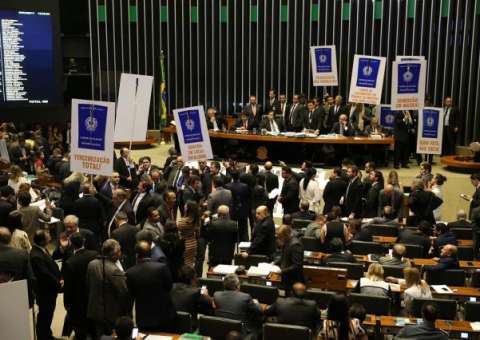 Comissão do Senado aprova reforma trabalhista