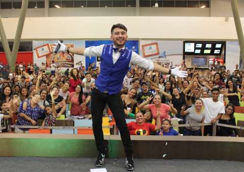 Tal Qual apresenta stand up gratuito em shopping de Manaus