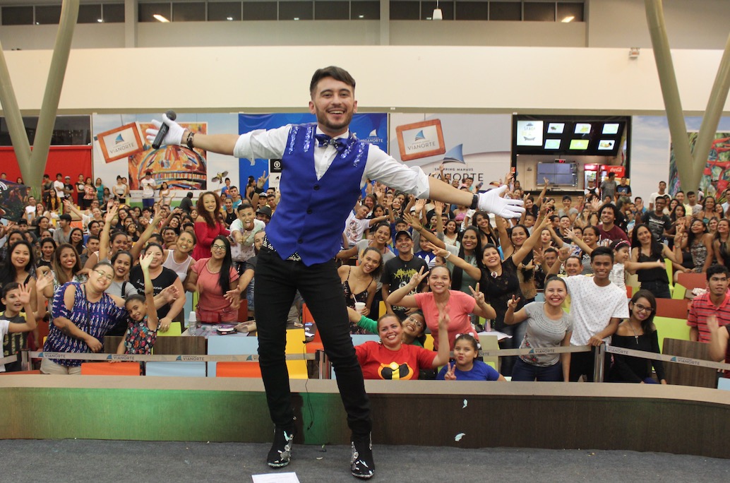 Tal Qual apresenta stand up gratuito em shopping de Manaus