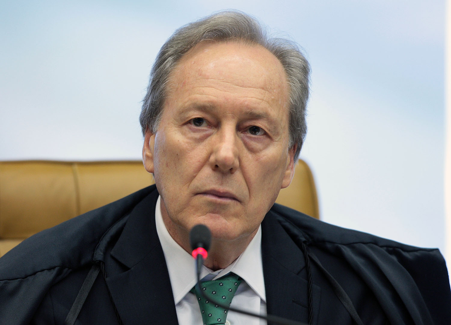 Lewandowski manda Melo e Henrique reassumirem governo do Amazonas