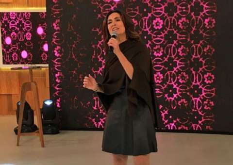 Fátima Bernardes canta “Evidências” no Encontro e bomba no Twitter