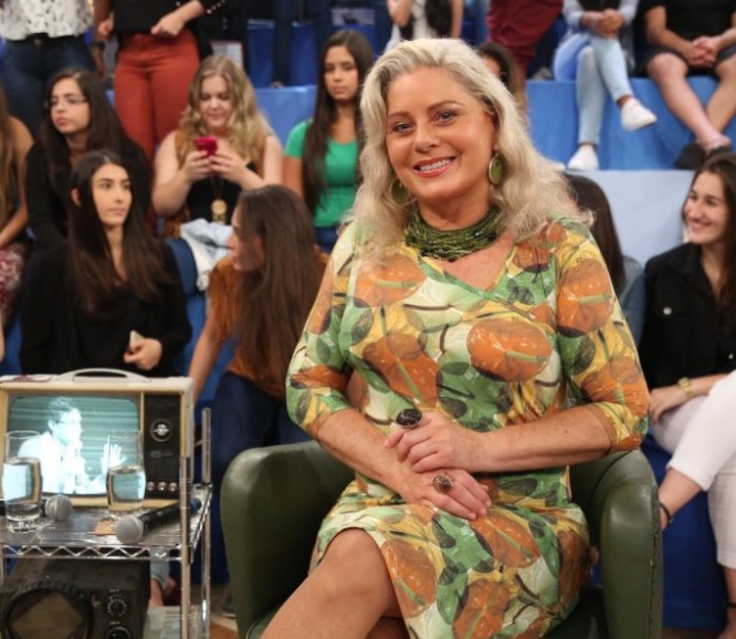 Vera Fischer fez lipo e abdominoplastia antes de ser internada 