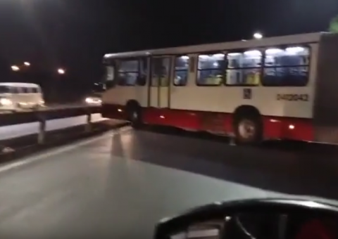 Vídeo: Pane mecânica em ônibus prejudica trânsito em Avenida de Manaus
