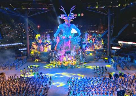 Ainda dá tempo de ir pro Festival de Parintins