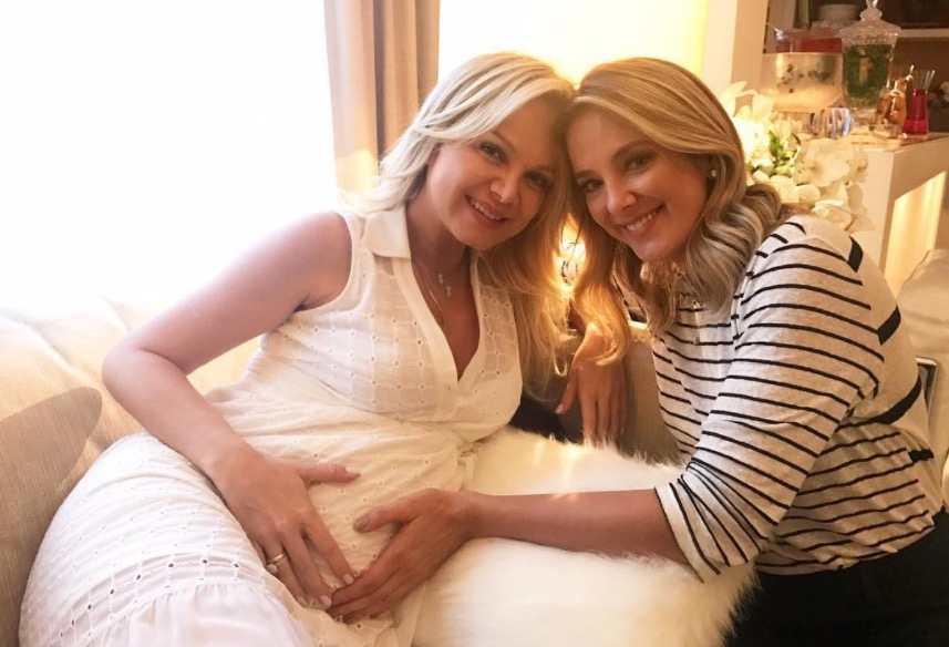 Eliana aparece em primeira foto durante repouso em chá da filha Manuela