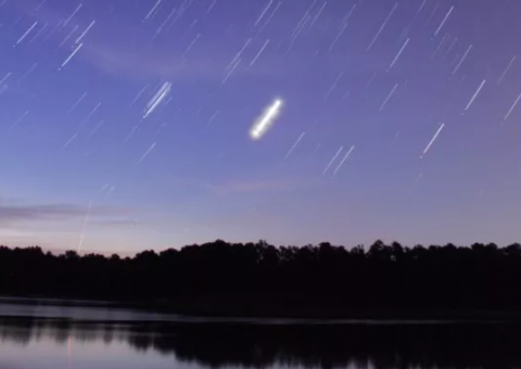 Luzes 'misteriosas' aparecem no céu e intrigam internautas 'ETs?'