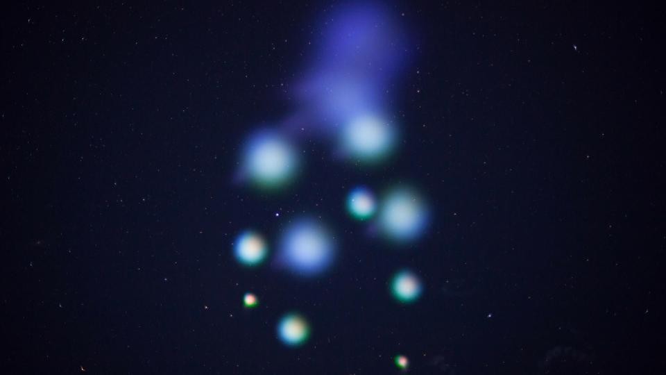 Luzes 'misteriosas' aparecem no céu e intrigam internautas 'ETs?'