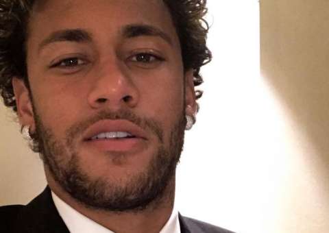 Após perder companhia de Marquezine, Neymar vai sozinho ao casamento de Messi  