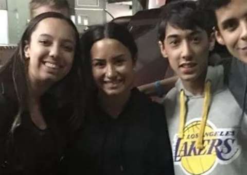 Demi Lovato chega ao Brasil para shows de deixa fãs em polvorosa
