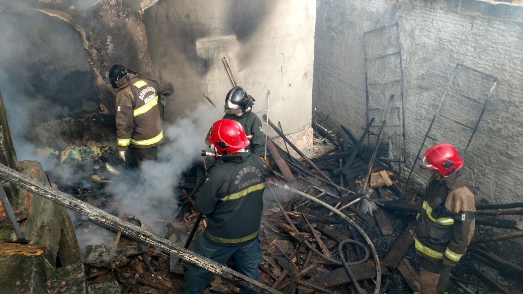 Funcionário quase incendeia mercadinho durante queima de lixo em Manaus
