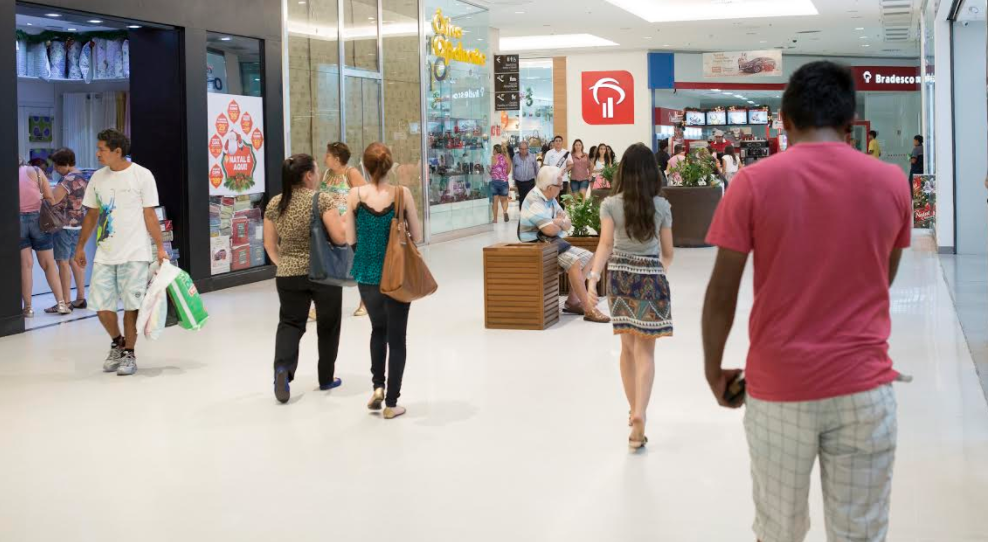 Shopping de Manaus realiza liquidação com até 50% de desconto 