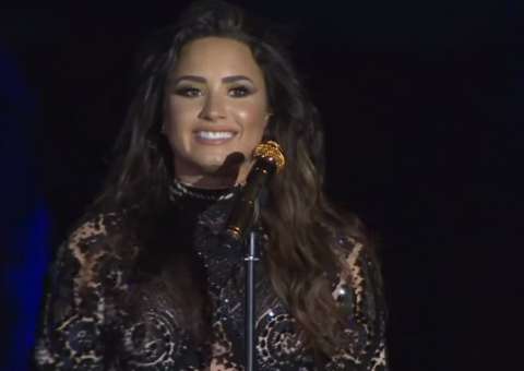 Demi Lovato no Brasil surpreende fãs durante show