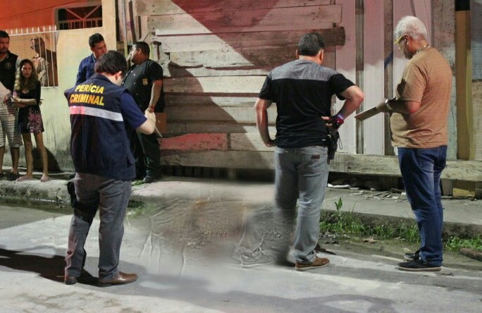 Trio executa homem a tiros na frente de amigo em Manaus