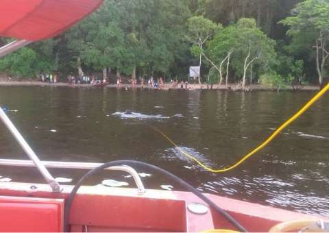 Durante passeio, canoa afunda e homem morre afogado em Manaus