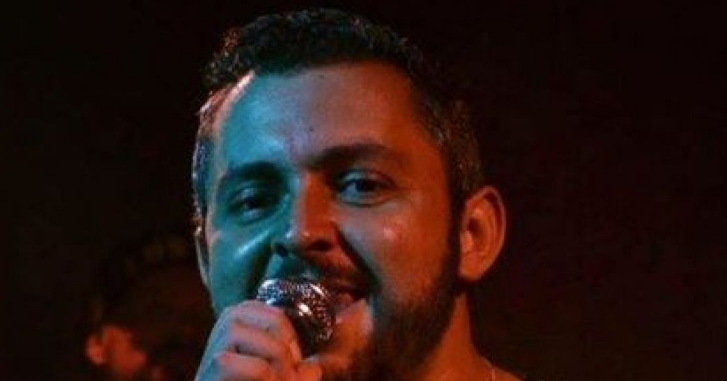 Cantor sertanejo morre em colisão entre carro e motos em SP