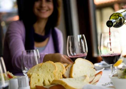 Beber líquido durante as refeições realmente engorda ?