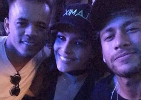 Neymar posta foto com ex-BBB Emilly e entrega novo romance