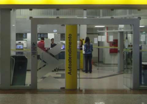 Vigilantes são feitos reféns durante assalto a agência bancária no Amazonas