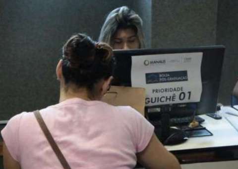 Entrega de documentação do Bolsa Pós-Graduação inicia nesta semana em Manaus 