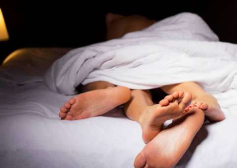 5 posições sexuais para segurar um pouco o orgasmo dele