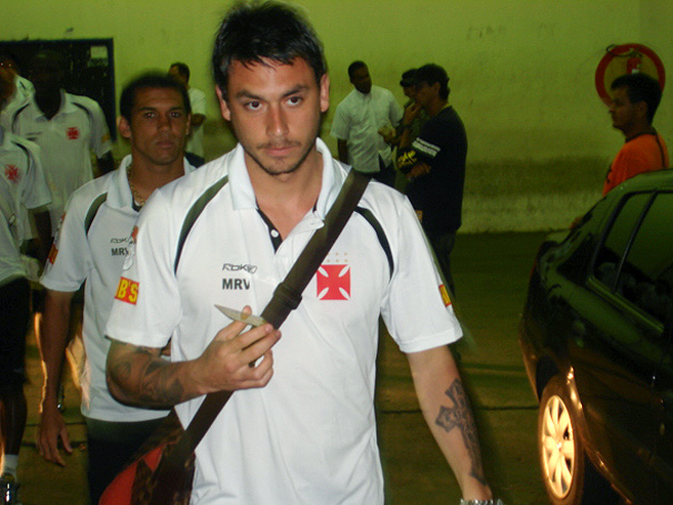 Assaltantes invadem casa de ex-atacante do Vasco e roubam mais de R$ 5 milhões 