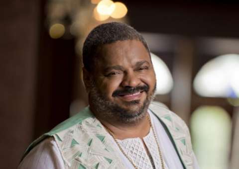 Mulher de Arlindo Cruz “se muda” para hospital para ficar ao lado do marido