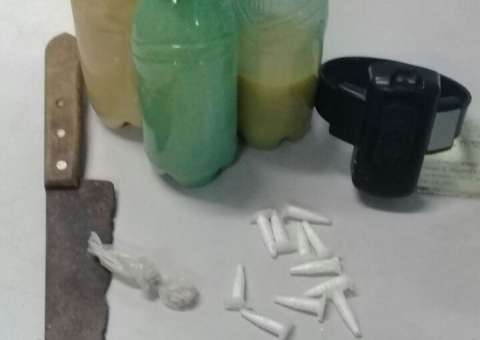 Em Manaus, homem é preso com drogas, arma e tornozeleira eletrônica