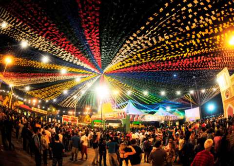 Delícias da Roça reúne folclore e gastronomia em shopping de Manaus