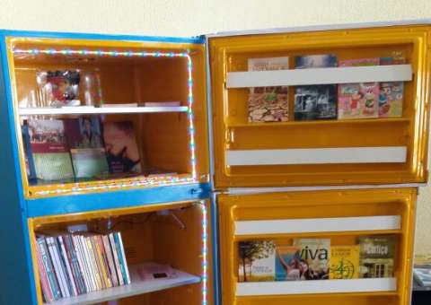 Universitários reutilizam eletrodomésticos para criar bibliotecas móveis em Manaus