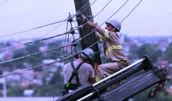 Resolução da Eletrobrás deve causar a demissão de mais de 700 funcionários no AM