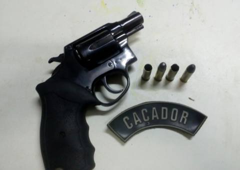 No AM, traficante tenta matar PM e se joga em rio para fugir mas é preso