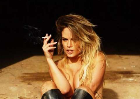 Ex-bbb Natalia Casassola posa fatal em novo ensaio com nudez