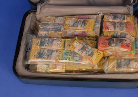 Polícia da Austrália procura dono de mala perdida com R$ 4 milhões 
