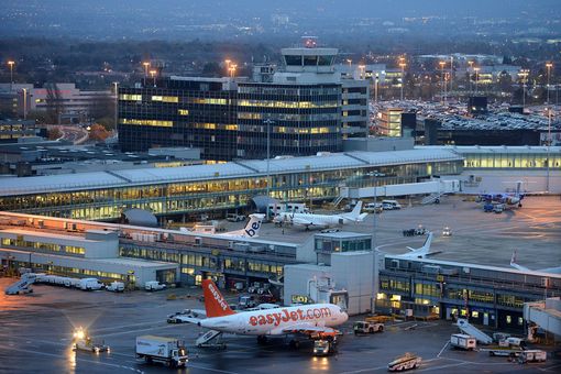 Em alerta, terminal do aeroporto de Manchester é evacuado